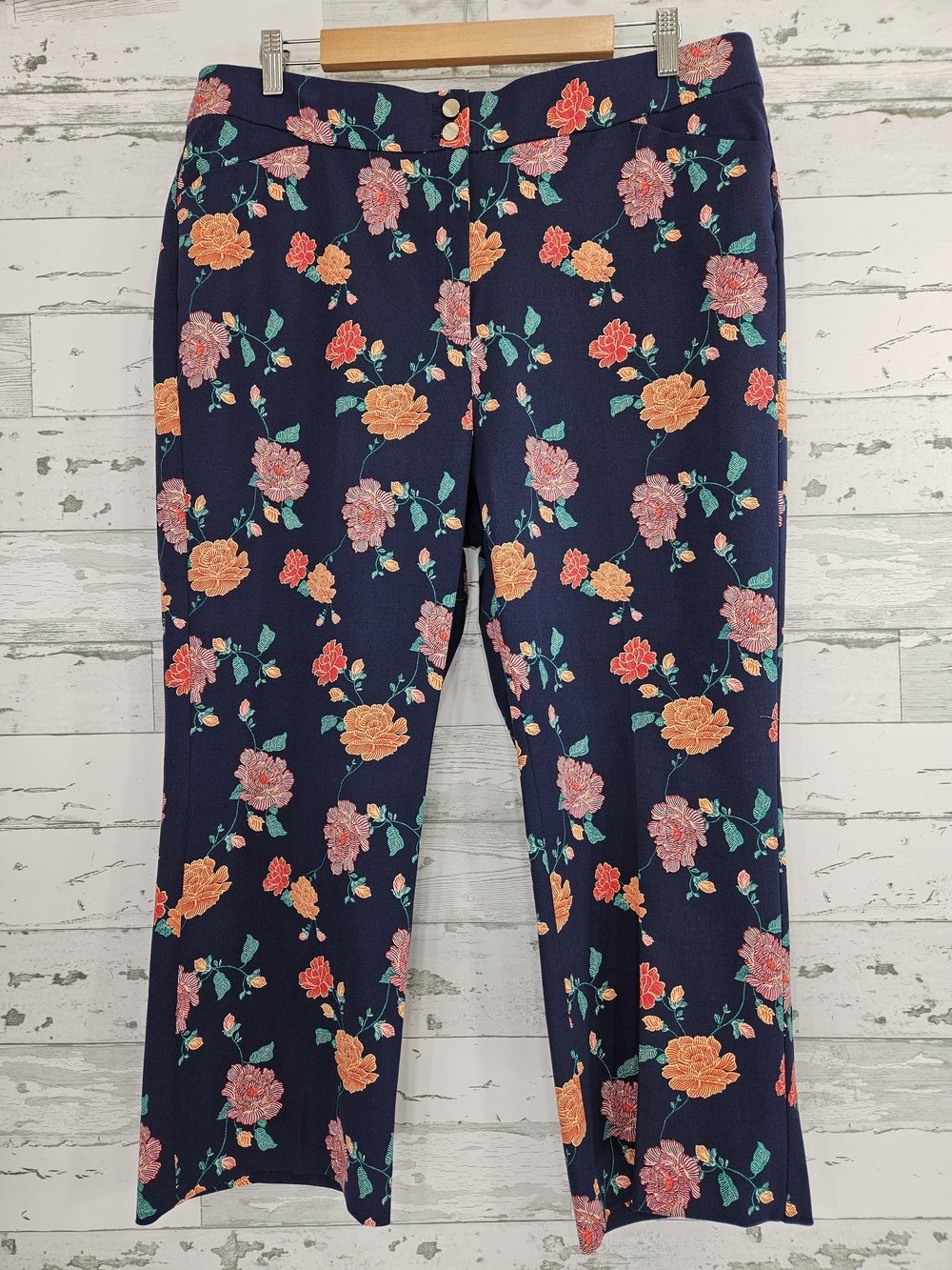 Chico's Navy Floral Cropped‎ Pants